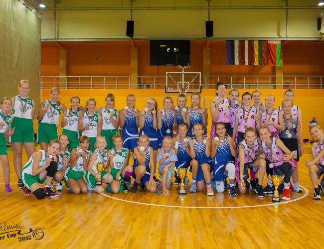 VSC'18 GIRLS award winning trio in group 2006